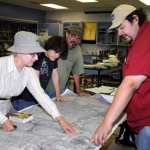  Les participants localisent les stations d'inventaire du Bioblitz