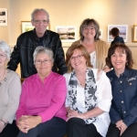  Lancement de l'expo de photos le 19-05-2016. Assises: MM Anne Dutil, Francine Lavoie, Louise Champagne, Linda Champagne; debout: M. Russell Gilbert, mme Caroline Veilleux.